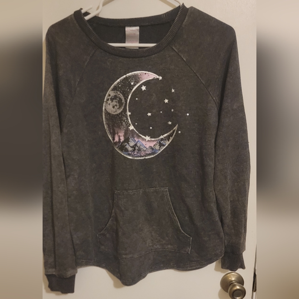 No Boundaries Women’s Pullover Sweatshirt Size Large Moon and Stars Graphic Fade
